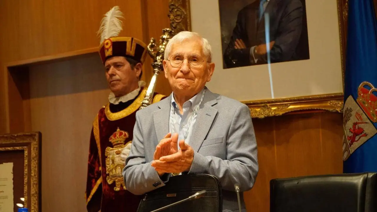 FOTOGALERÍA Isaac Alonso Estraviz , honrado pola Deputación