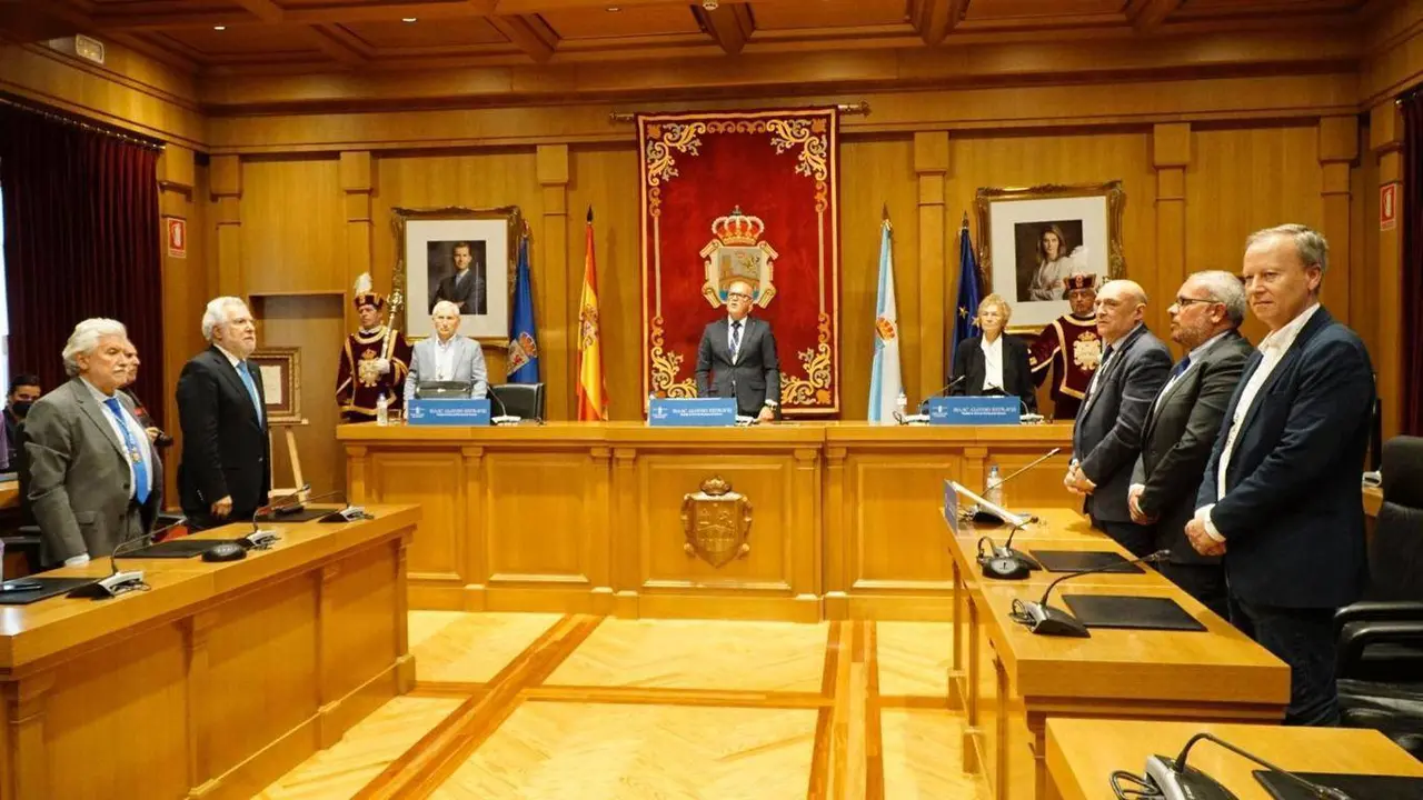 Isaac Alonso Estravis recibe a Medalla de Ouro da Deputaci&oacute;n de Ourense (5) (FILEminimizer)