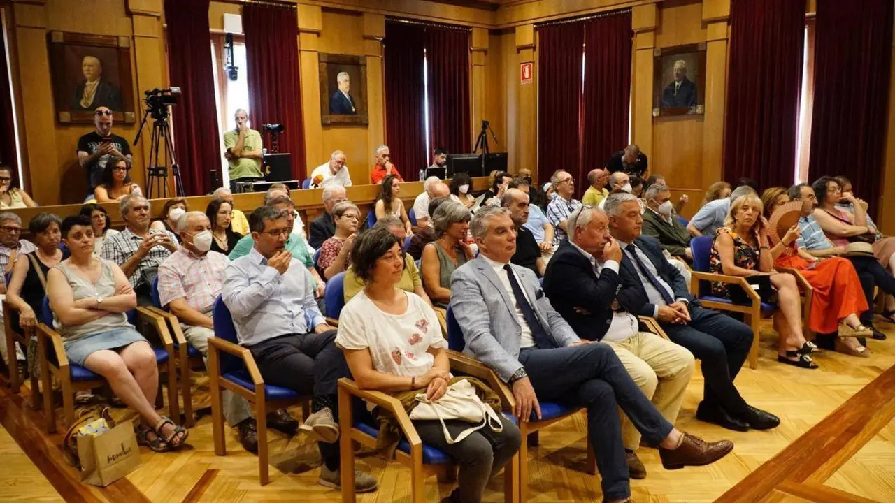 FOTOGALERÍA Isaac Alonso Estraviz , honrado pola Deputación