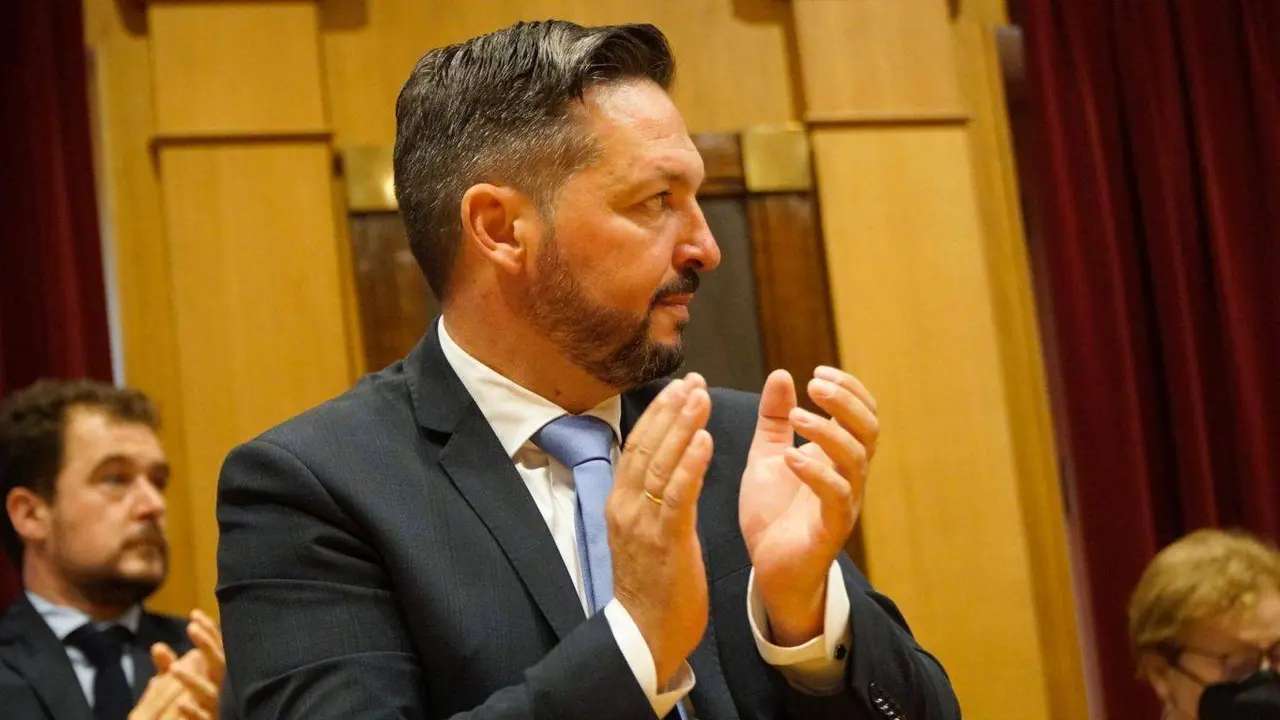 Isaac Alonso Estravis recibe a Medalla de Ouro da Deputaci&oacute;n de Ourense (19) (FILEminimizer)