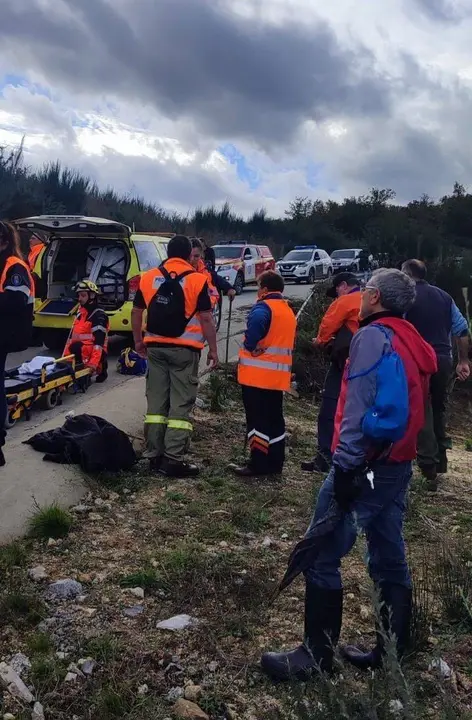 FOTO: Voluntarios de Protecci&oacute;n Civil en Ourense.