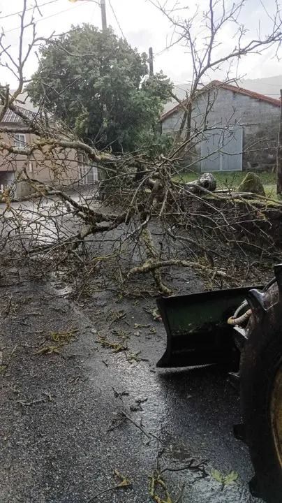 09102024 Temporal Kirk en Porqueira