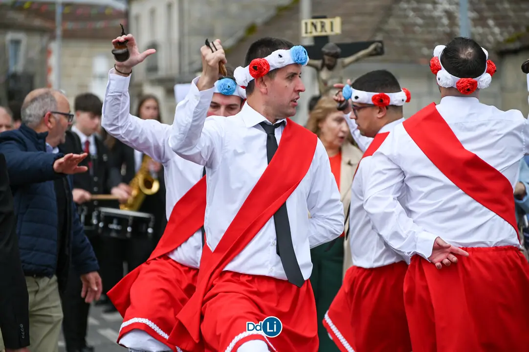 DANZANTES DE LAMAS 25-79