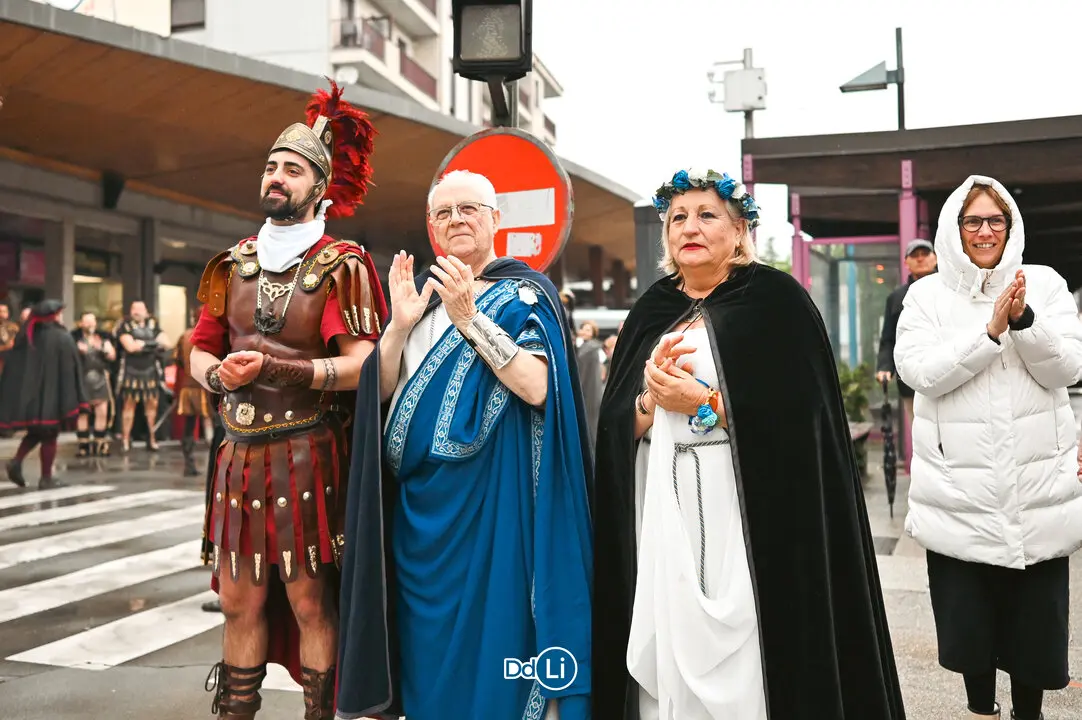 DESFILE HISTORICO-84