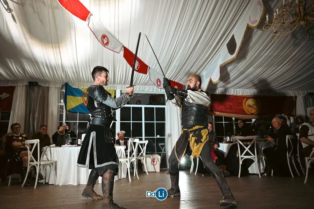 CENA HISTORICA-76