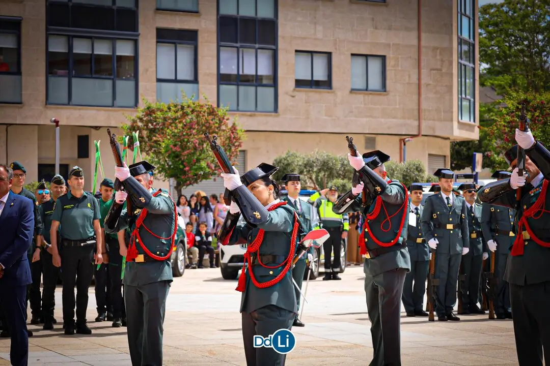 El homenaje a los caídos concluyó con una salva de armas al cielo. | FOTO: Anabel G. Simón.