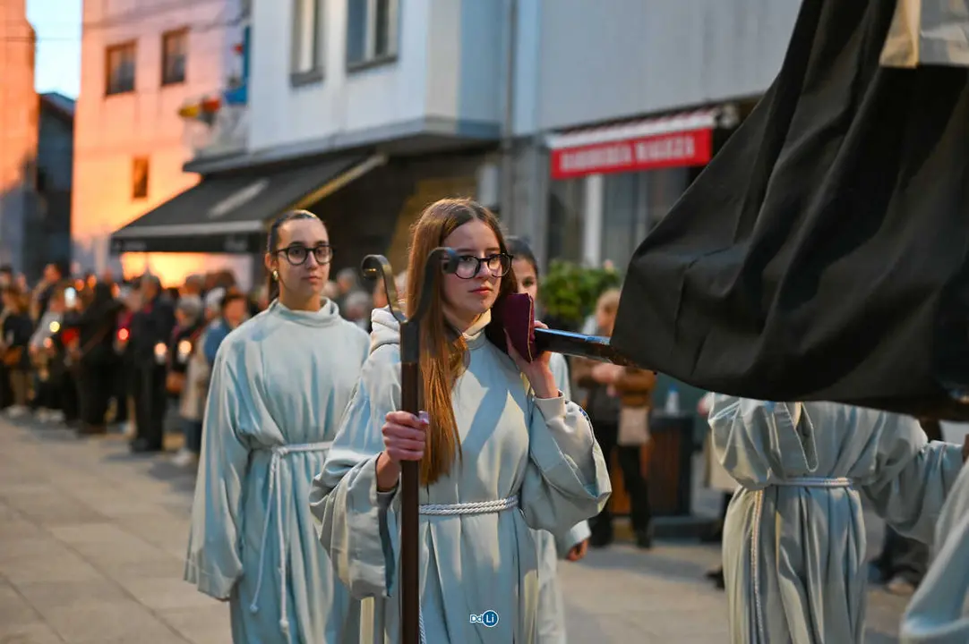 santo enterro 2026-85