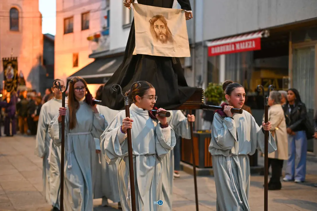 santo enterro 2026-86