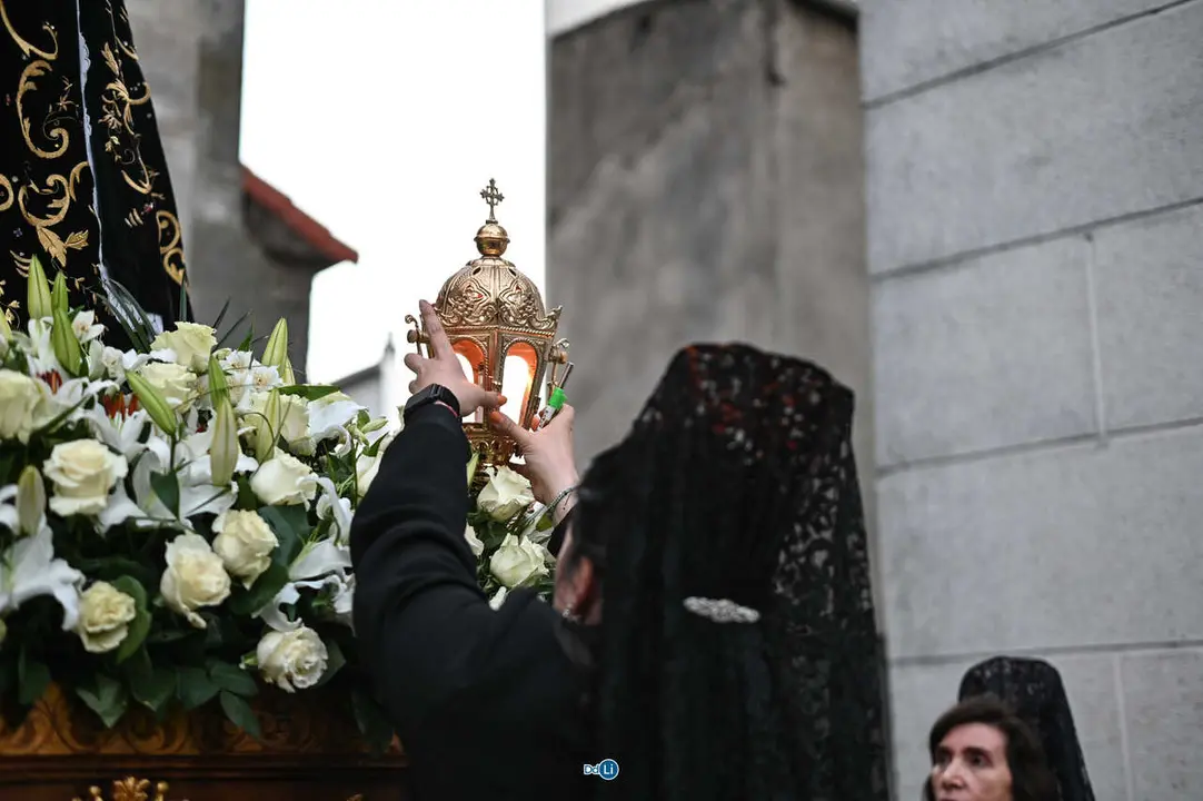 santo enterro 2026-101