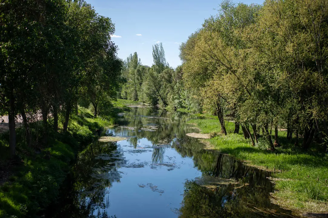 El R&iacute;o Limia, conocido en la antig&uuml;edad como el Lethes, fluye a su paso por el casco urbano de la capital de la comarca, Xinzo de Limia.