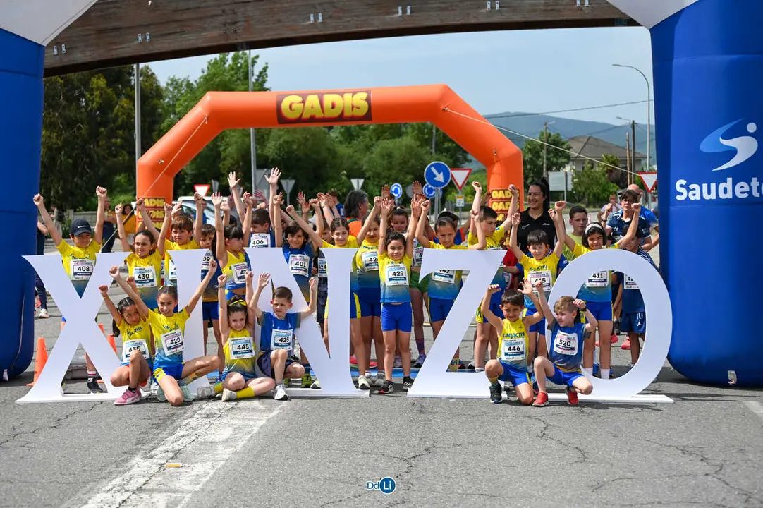 Corredores y familias participaron en una nueva edici&oacute;n de la carrera popular.