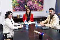 Marcos Nogueiras, o rexedor de Vilar de Santos, coa conselleira de Medio Rural, Mar&iacute;a Jos&eacute; G&oacute;mez.