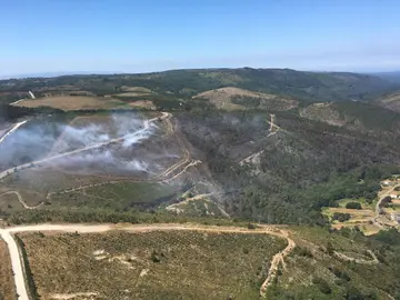 Imaxe a&eacute;rea da superficie queimada en Prado (Vilar de Barrio). | FOTO: Diario de un Bombero.