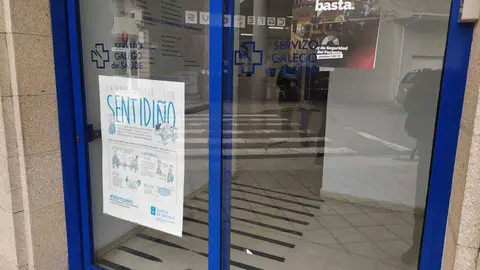 Acceso ao centro de sa&uacute;de de Xinzo.