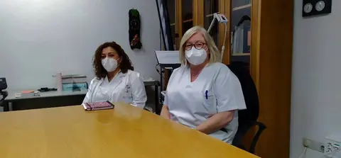 Cristina Mart&iacute;n e Mar&iacute;a Jos&eacute; Feijoo, no Centro de Sa&uacute;de de Xinzo de Limia a semana pasada