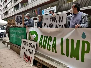 Manifestaci&oacute;n de colectivos ecoloxistas en Ourense o pasado outubro. FOTO MEL