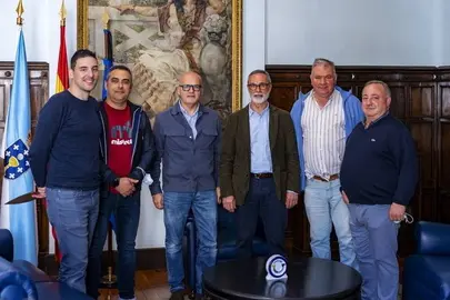 Reunio&igrave;n de Manuel Baltar coa directiva do Clube Talarin&THORN;o e o alcalde de Vilar de Barrio (FILEminimizer)