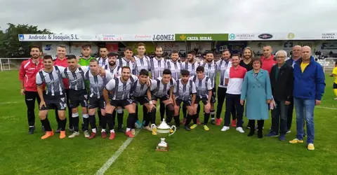 O Antela, coa copa de campi&oacute;n de Liga, esta tarde na Moreira