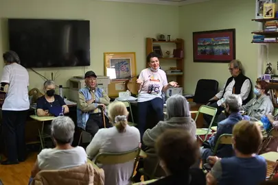 Lola Rico da Escola Rural de Sa&uacute;de na Casa da Cultura campa&ntilde;a de control da osteoporose