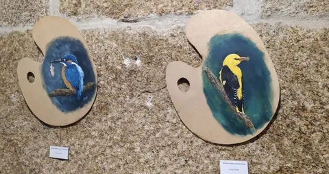 D&uacute;as das obras de Ledicia Prieto expostas no Museo da Limia