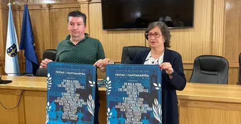 Ramiro Rodr&iacute;guez e Elvira Lama, na presentaci&oacute;n do programa das Festas de Santa Mari&ntilde;a. FOTO Concello de Xinzo de Limia