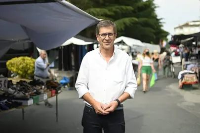 Carlos G&oacute;mez, portavoz do PP, onte na Feira de Xinzo de Limia
