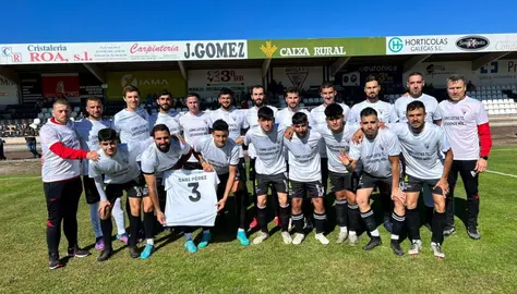 Antela_Cultural Areas. Camisetas en apoio de Dani P&eacute;rez, do equipo xuvenil. FOTO Antela C.F. (FILEminimizer)