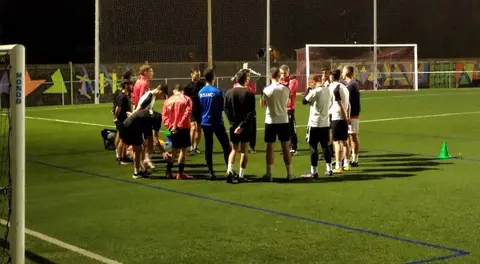O Antela no adestramento deste venres no Fern&aacute;ndez Carrera, preparando o partido contra o Umia. FOTO Diario do Limia