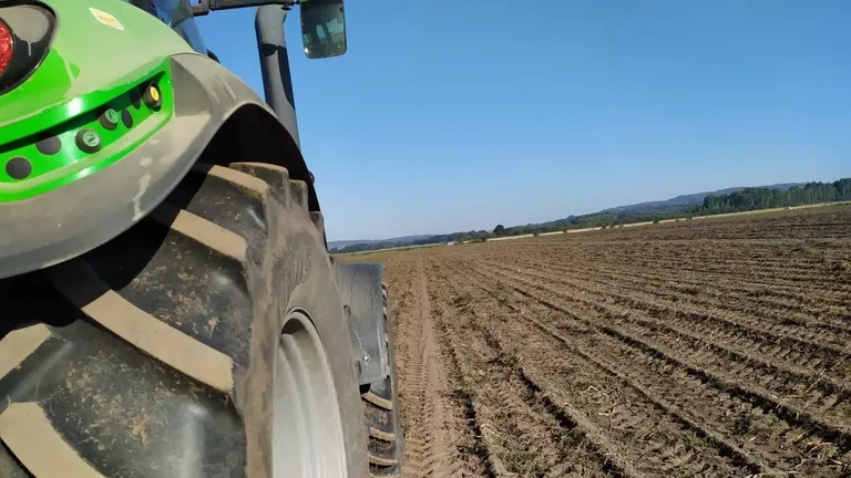 A primeira relaci&oacute;n de beneficiarios incl&uacute;e 391 agricultores e agricultoras da provincia de Ourense.