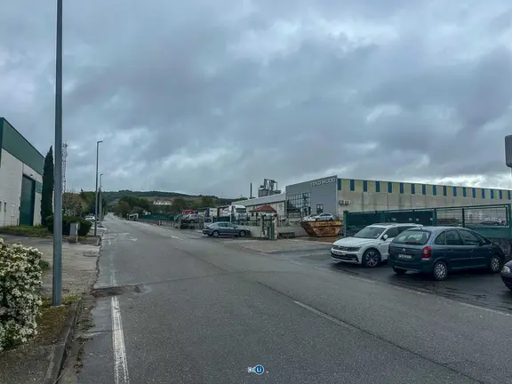 Vista dunha das r&uacute;as principais do Parque Empresarial de Santa Marta, que conta con fibra &oacute;ptica e acceso r&aacute;pido &aacute; A-52.