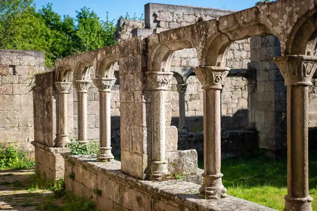El claustro renacentista del Mosteiro do Bon Xes&uacute;s de Trandeiras, en el municipio de Xinzo, destaca por su gran valor arquitect&oacute;nico.