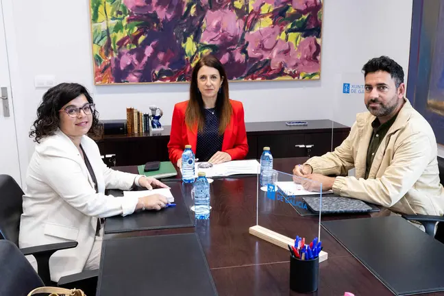 Marcos Nogueiras, o rexedor de Vilar de Santos, coa conselleira de Medio Rural, Mar&iacute;a Jos&eacute; G&oacute;mez.