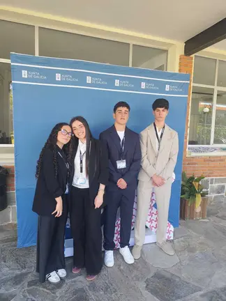 Estudantes de 4&ordm; da ESO do IES Lagoa de Antela no certame de debate Parlamento Xove.
