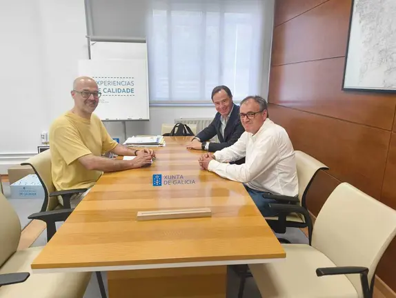 Mart&iacute;n Alemparte e Amador D&iacute;az durante a reuni&oacute;n de traballo celebrada en Santiago de Compostela.