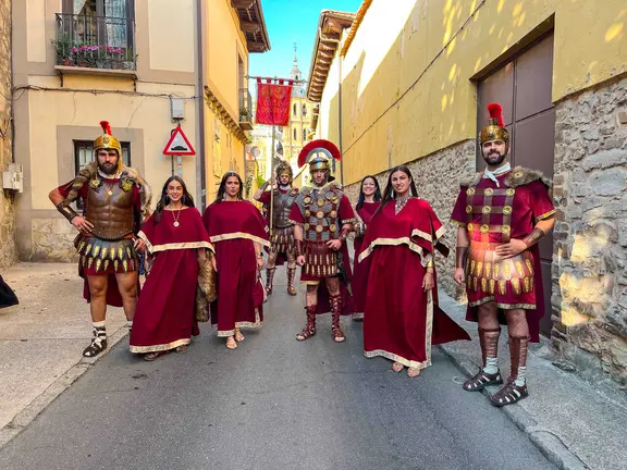 Delegaci&oacute;n da A.C. Civitas Limicorum durante os actos do 40&ordm; aniversario de Astures y Romanos en Astorga.