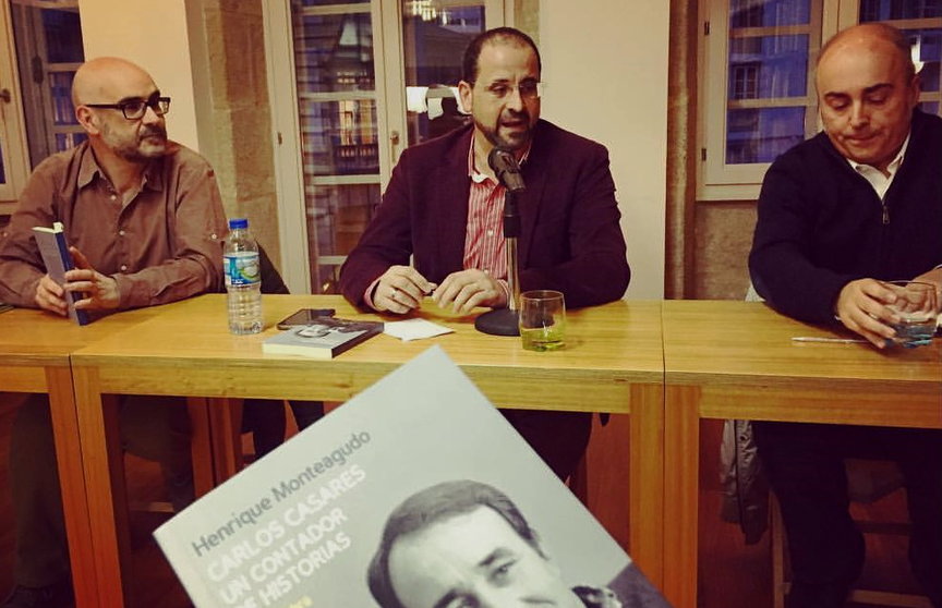 En marzo de 2017, en Compostela, con Riveiro Coello, á súa esquerda, na presentación do libro sobre Casares. FOTO R. Loureiro
