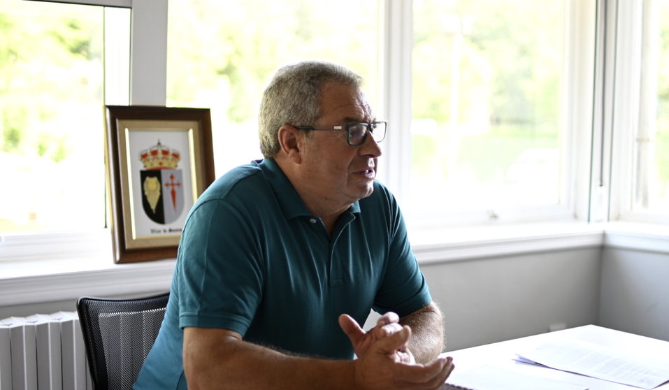 Antonio Míguez, na Casa do Concello, a mediados de xuño, nunha entrevista co Diario do Limia. FOTO Noelia Caseiro