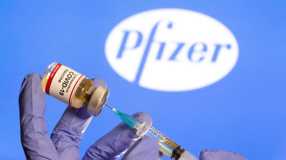 Dose da vacina Pfizer. | Foto: REUTERS/Dado Ruvic.