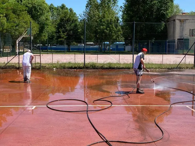 Acondicionamento das pistas de baloncesto de Xinzo. 