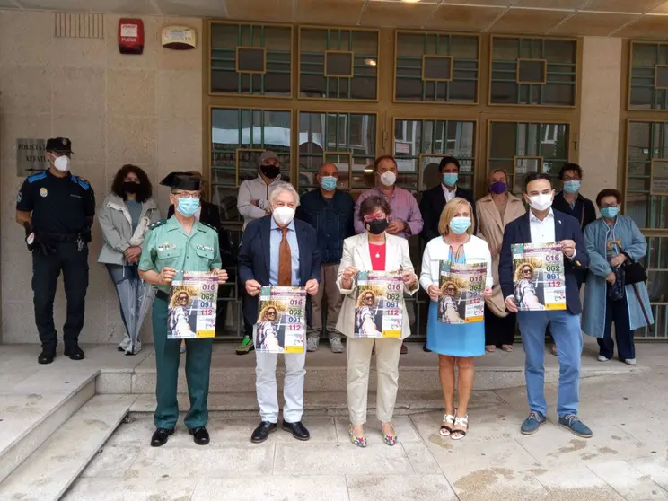 O subdelegado do Goberno en Ourense, Emilio González, a alcaldesa de Xinzo, Elvira Lama, o tenente coronel da Garda Civil, Indalecio Linares, o presidente do Colexio Oficial de Farmacéuticos de Ourense,  Santiago Leyes, e a xefa da Unidade de Violencia sobre a Muller da Subdelegación do Goberno, Alida Iglesias.