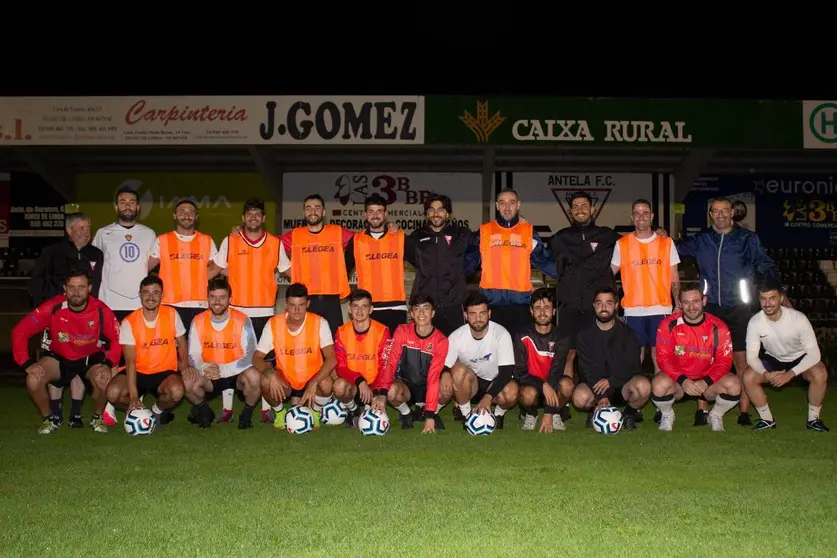 O Antela F.C no Estadio da Moreira de Xinzo. | FOTO: Laura Rodríguez.