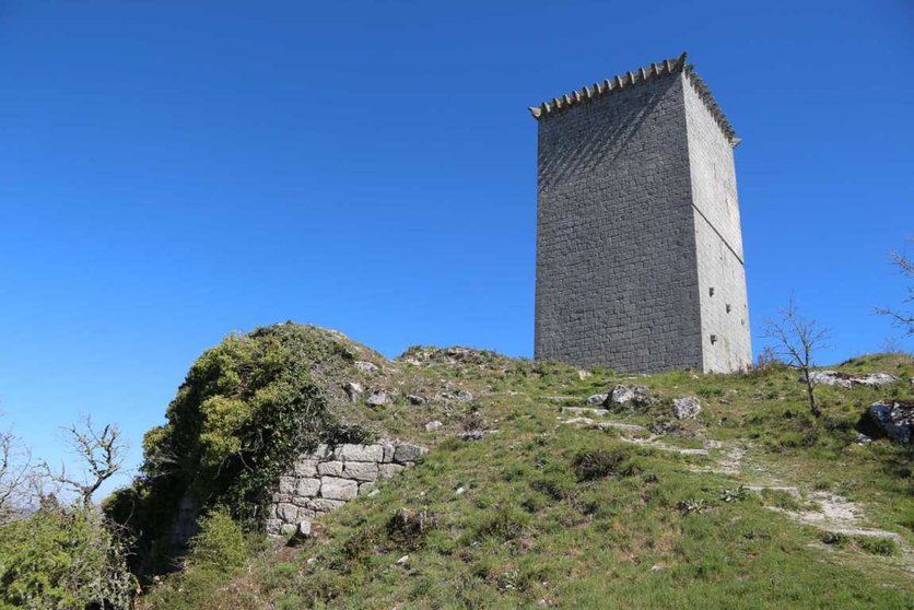 Torre da Pena e muralla exterior. | FOTO: Cedida.