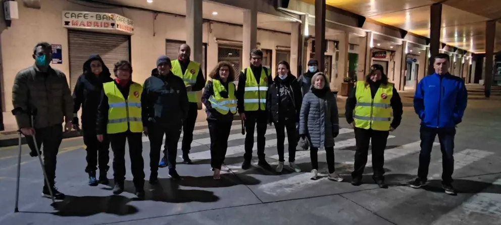 A alcaldesa de Xinzo, Elvira Lama, xunto ao resto de concelleiros e deputados camiño a Madrid.