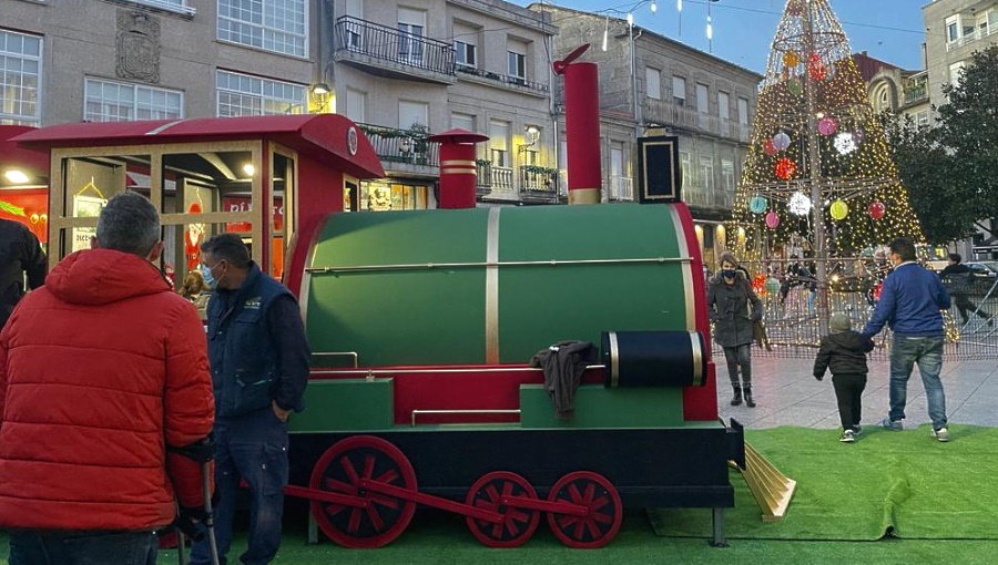 O tren 'Polar Express', a estrela da decoración do Nadal en Xinzo (FILEminimizer)