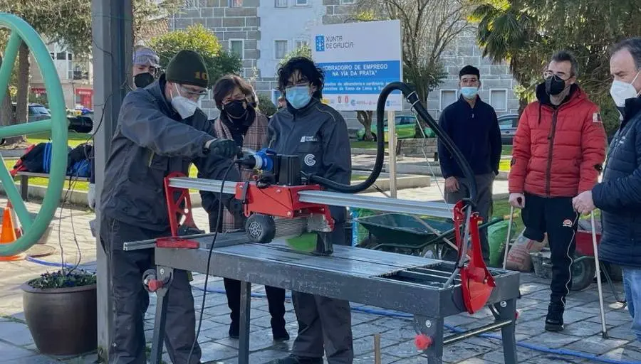 Obras no parque do Pombal. Obradoiro de emprego. Elvira Lama