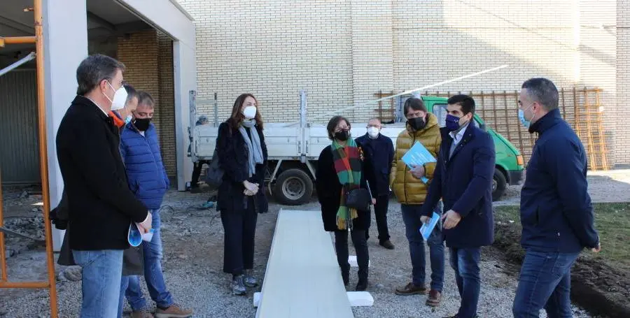 Elvira Lama acompañou o delegado territorial na visita ás obras deste luns. FOTO Xunta de Galicia