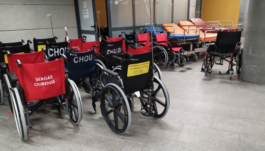 Cadeiras de rodas no Hospital de Ourense. Material