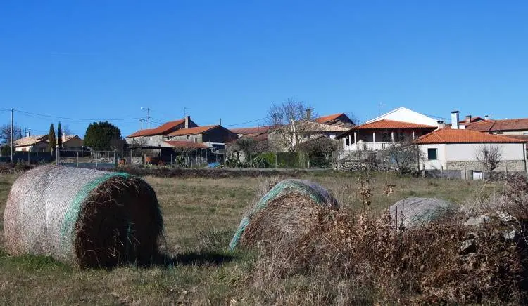 Aldea de Tixós. Despoboamento. Rural.  (2)