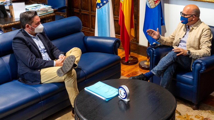 Reunión Manuel Baltar (Presidente da Deputación Ourense) con Emiio Pazos Ojea (Alcalde do Concello de Trasmiras).