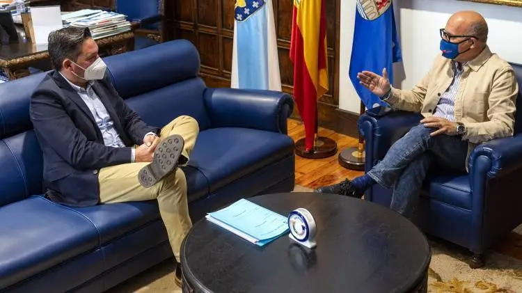 Reunión Manuel Baltar (Presidente da Deputación Ourense) con Emiio Pazos Ojea (Alcalde do Concello de Trasmiras).